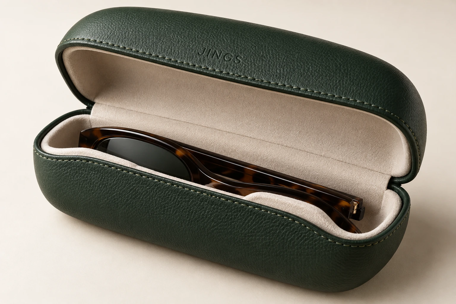 Leather-look case with protective lining concept